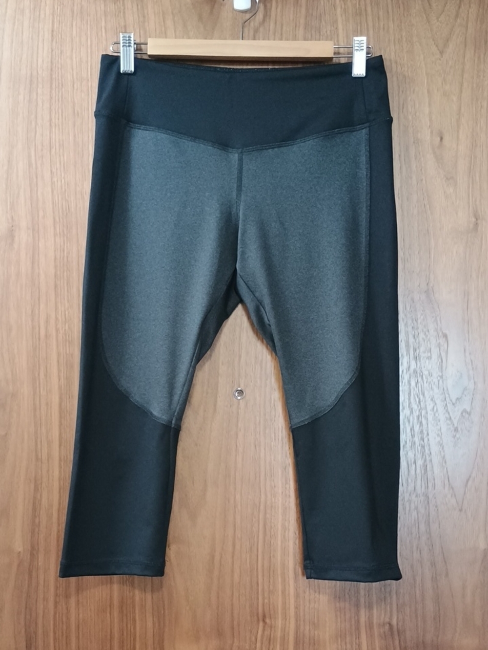 3/$15 Joe Fresh Two-Tone Black & Charcoal Leggings M
